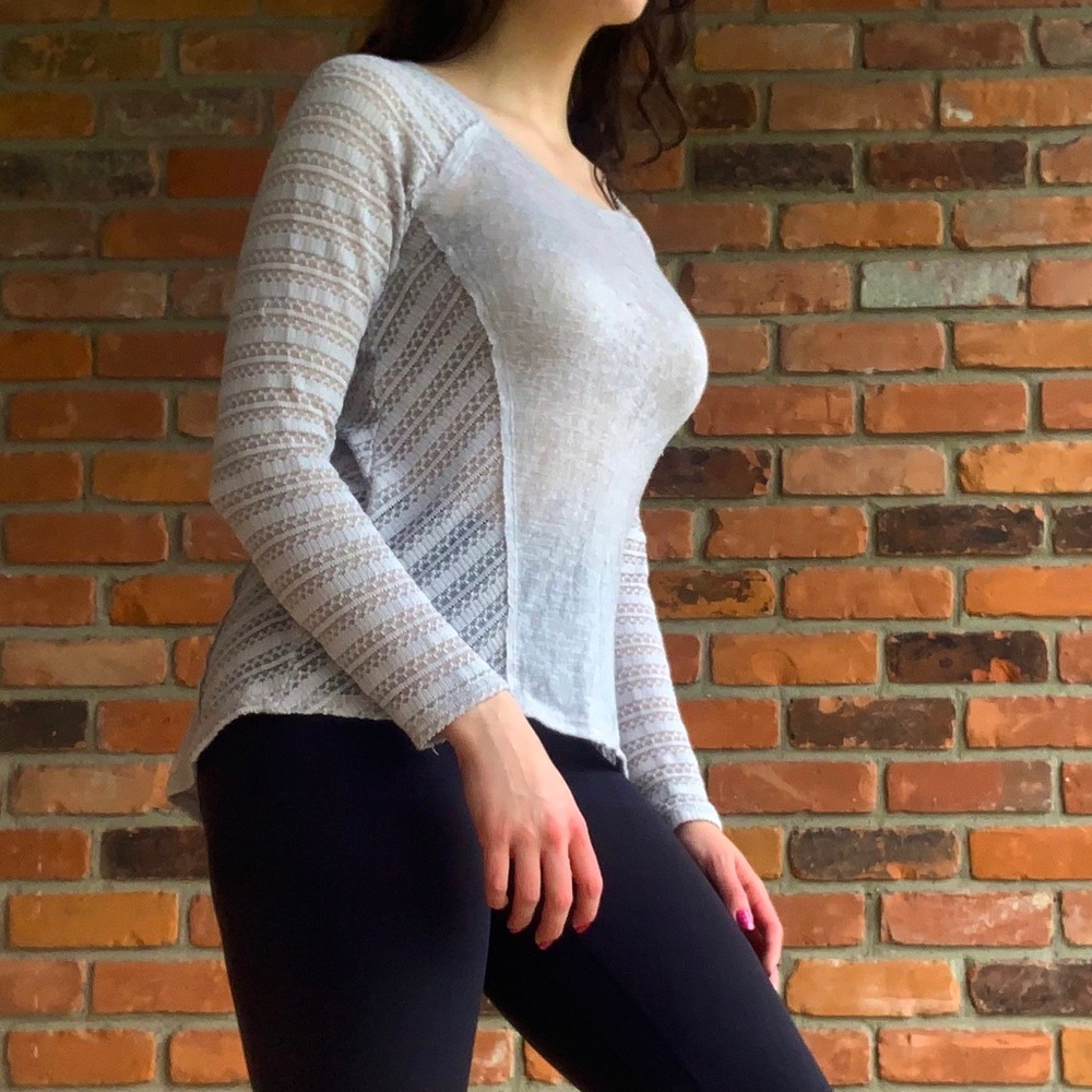 Light Gray lightweight Raglan Top 🌿 - Picture 4 of 6